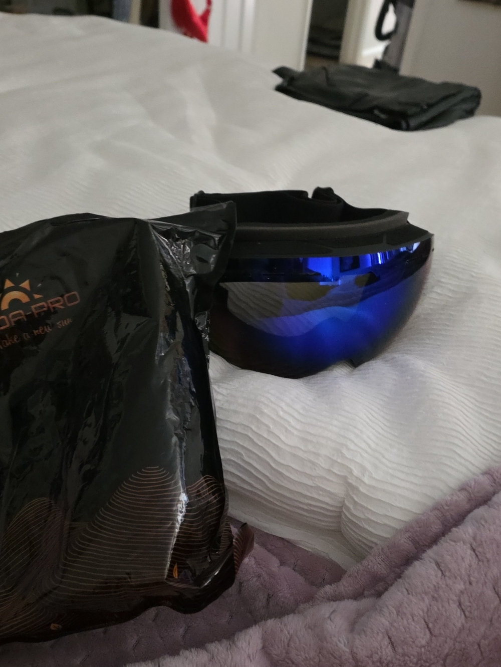 Blue Mirrored Men's Ski & Snowboard Goggles with Adjustable Strap